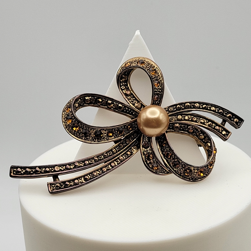 Vintage-Style Bow Brooch with Faux Golden Pearl and Amber-colored Rhinestones